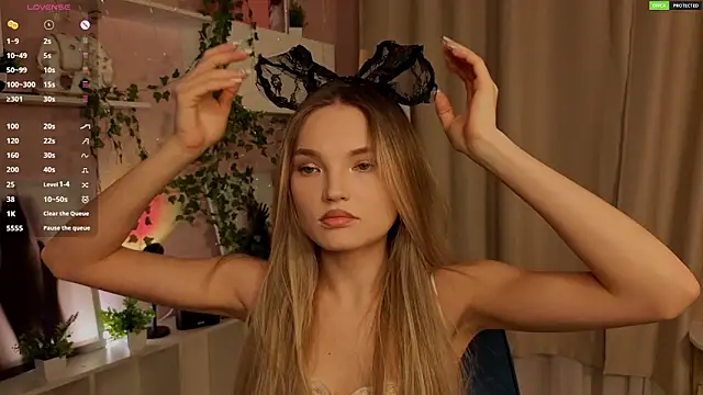 JulieLupo online show from 11/30/25, 06:03