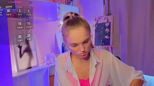 JulieLupo online show from 10/24/25, 06:23