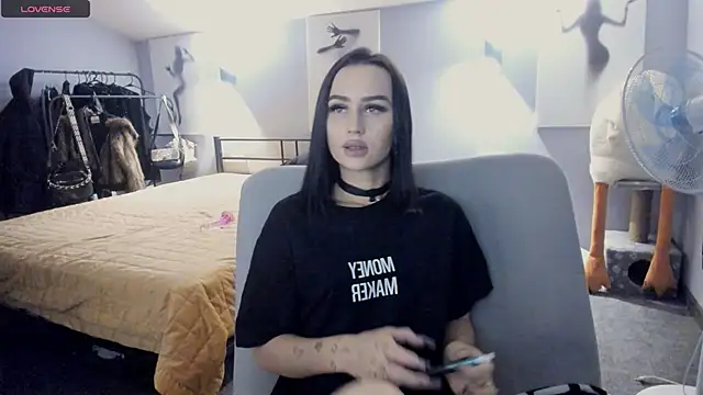 Lisa  Johnson online show from 11/06/25, 12:25