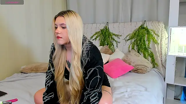 Snapshot of Malisha_kiss chatting on 10/23/25, 10:14 Malisha kiss online show from 10/23/25, 10:14