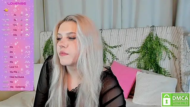 Snapshot of Malisha_kiss chatting on 11/27/25, 12:05 Malisha kiss online show from 11/27/25, 12:05