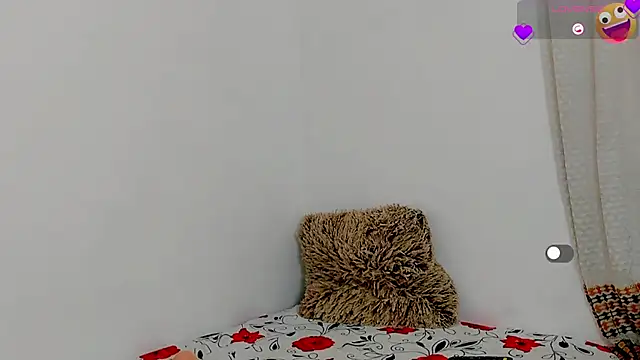 Snapshot of Emely_peytton chatting on 10/10/25, 01:23 Emely peytton online show from 10/10/25, 01:23