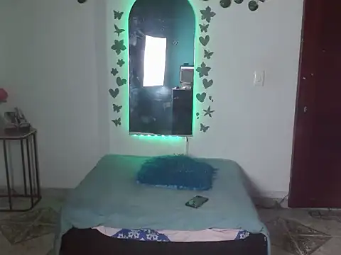 Snapshot of Ebony_luna chatting on 12/20/25, 07:28 Ebony luna online show from 12/20/25, 07:28