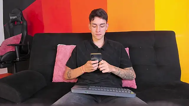 Snapshot of LukeSavagge chatting on 10/14/25, 03:01 LukeSavagge online show from 10/14/25, 03:01