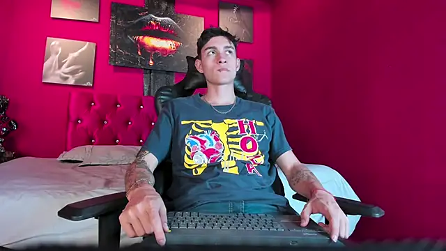 Snapshot of LukeSavagge chatting on 10/28/25, 09:47 LukeSavagge online show from 10/28/25, 09:47