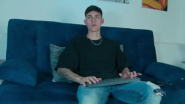 Snapshot of LukeSavagge chatting on 10/12/25, 04:36 LukeSavagge online show from 10/12/25, 04:36