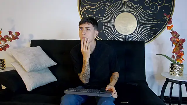 Snapshot of LukeSavagge chatting on 10/05/25, 03:03 LukeSavagge online show from 10/05/25, 03:03