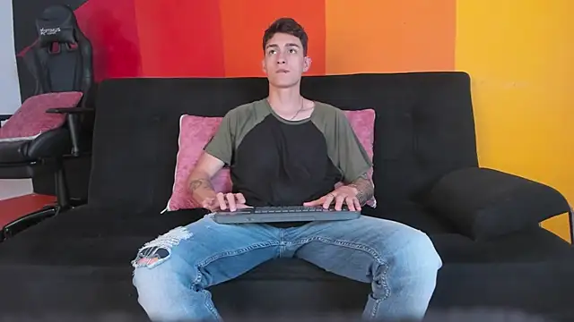 Snapshot of LukeSavagge chatting on 10/18/25, 08:44 LukeSavagge online show from 10/18/25, 08:44