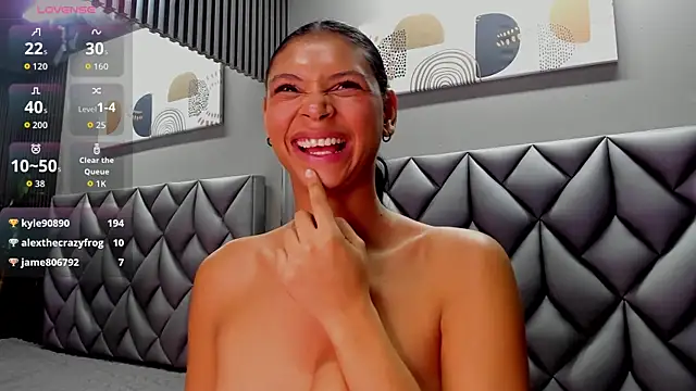 Snapshot of Sensual_Shantal chatting on 10/06/25, 04:52 Sensual Shantal online show from 10/06/25, 04:52