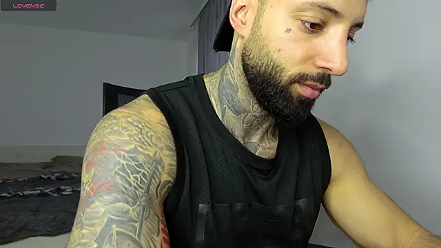 MasculineGuy99 online show from 12/05/25, 08:35