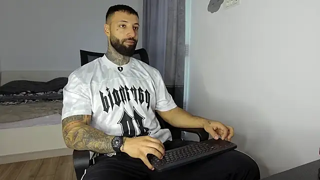 MasculineGuy99 online show from 10/15/25, 06:44