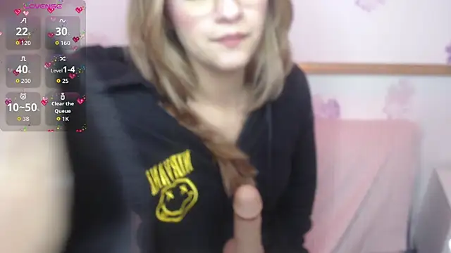 Snapshot of Alyy_cute_ chatting on 10/12/25, 02:13 Alyy cute online show from 10/12/25, 02:13