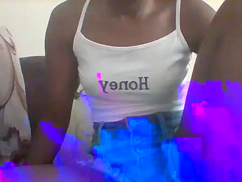 Snapshot of marociaMerl chatting on 10/13/25, 09:22 marociaMerl online show from 10/13/25, 09:22