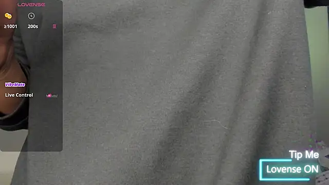 Snapshot of JARETHH chatting on 10/17/25, 11:34 JARETHH online show from 10/17/25, 11:34