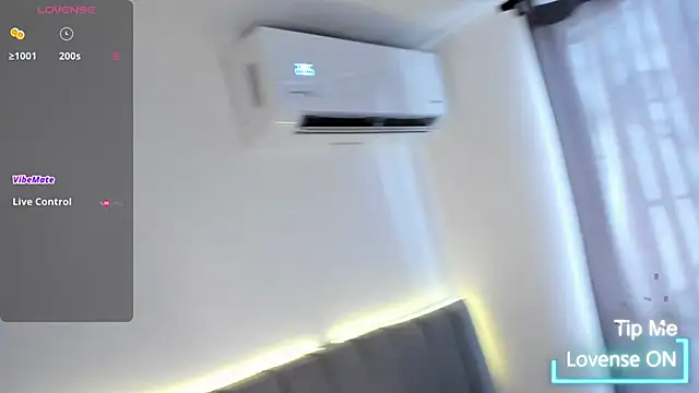 Snapshot of JARETHH chatting on 11/15/25, 01:48 JARETHH online show from 11/15/25, 01:48