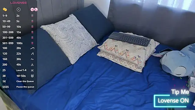 Snapshot of JARETHH chatting on 11/13/25, 03:27 JARETHH online show from 11/13/25, 03:27