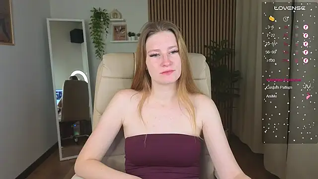 Snapshot of travelerrrr chatting on 10/13/25, 02:13 travelerrrr online show from 10/13/25, 02:13