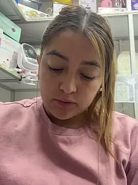 Snapshot of itsgianna chatting on 10/16/25, 05:10 itsgianna online show from 10/16/25, 05:10