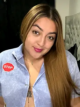Snapshot of itsgianna chatting on 10/16/25, 01:25 itsgianna online show from 10/16/25, 01:25