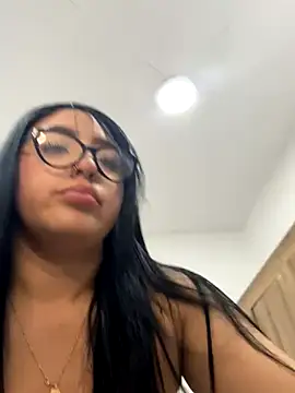 Snapshot of Aria_Laurent chatting on 10/21/25, 05:34 Aria Laurent online show from 10/21/25, 05:34