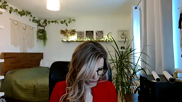 LottieMilfUK online show from 10/14/25, 03:45