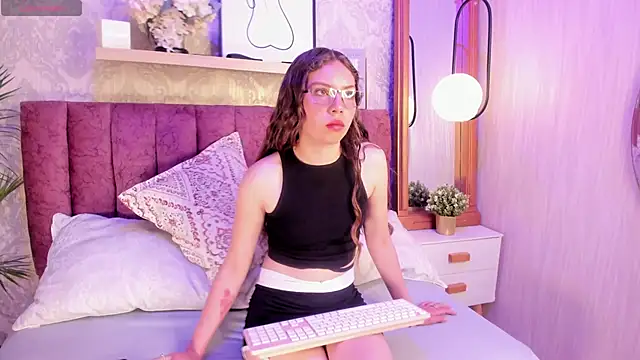 Alaia Johnson online show from 10/18/25, 08:44