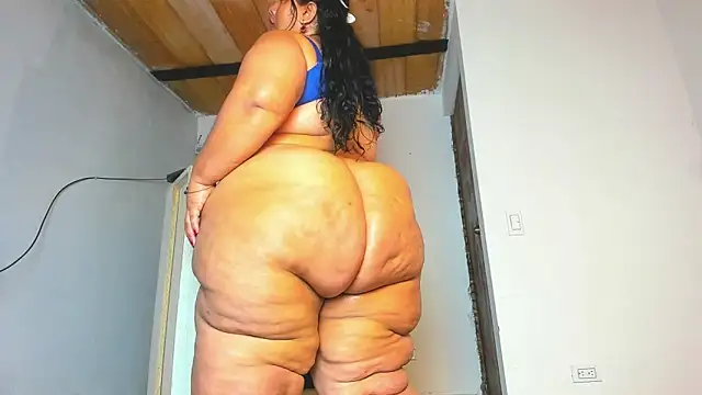 Snapshot of BBW_LATIN_BIGASSS chatting on 06/14/26, 12:40 BBW LATIN BIGASSS online show from 06/14/26, 12:40