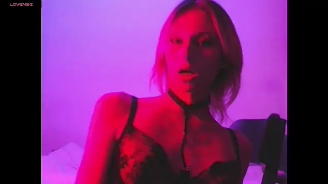 Snapshot of SophieDiamond_Xx chatting on 10/02/25, 07:28 SophieDiamond Xx online show from 10/02/25, 07:28