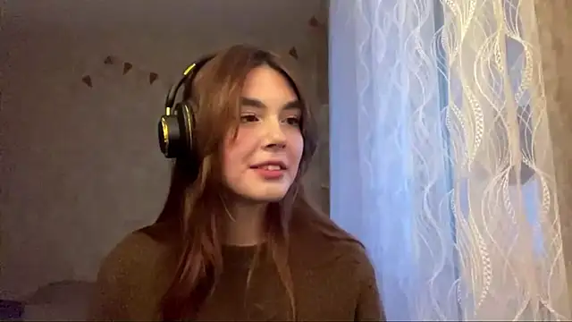 Snapshot of TeresitaLish chatting on 10/07/25, 03:35 TeresitaLish online show from 10/07/25, 03:35