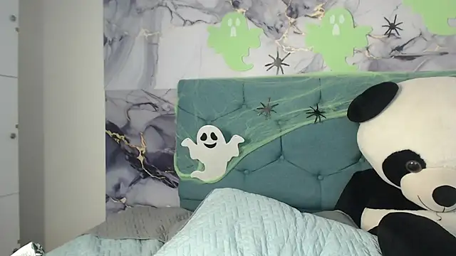 Snapshot of Haileysmittt_ chatting on 10/23/25, 05:55 Haileysmittt online show from 10/23/25, 05:55