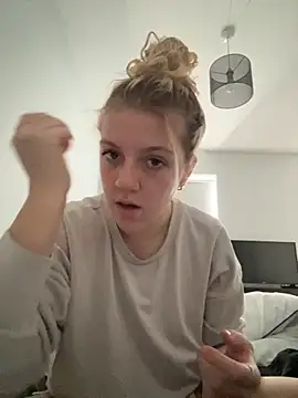 LucyLowbb online show from 12/02/25, 10:39