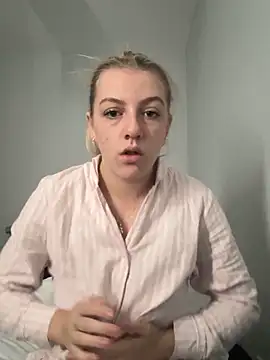 LucyLowbb online show from 10/05/25, 08:16