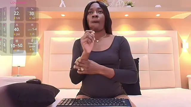 Snapshot of TracyDavis_ chatting on 02/14/26, 12:05 TracyDavis online show from 02/14/26, 12:05