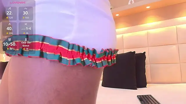 Snapshot of TracyDavis_ chatting on 12/19/25, 12:18 TracyDavis online show from 12/19/25, 12:18