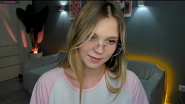 linakorvin online show from 10/20/25, 01:33