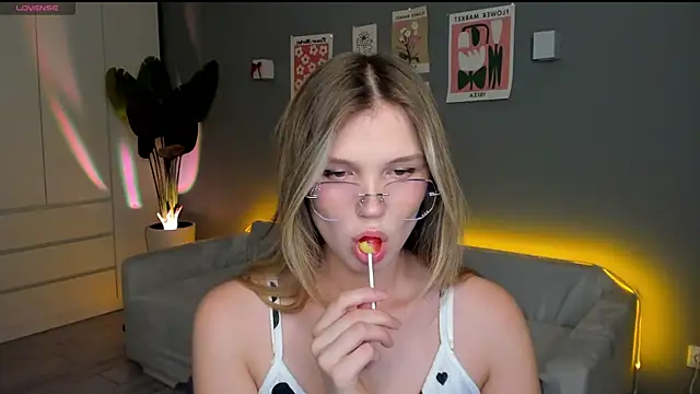 linakorvin online show from 10/22/25, 01:32