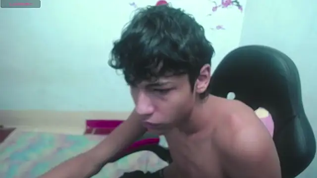 Snapshot of Im_david02 chatting on 10/25/25, 01:23 Im david02 online show from 10/25/25, 01:23