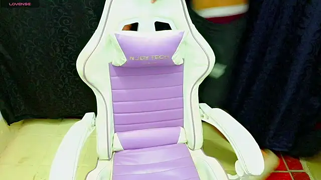 Snapshot of Im_david02 chatting on 10/28/25, 01:21 Im david02 online show from 10/28/25, 01:21