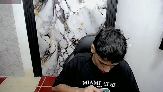 Snapshot of Im_david02 chatting on 12/05/25, 01:43 Im david02 online show from 12/05/25, 01:43