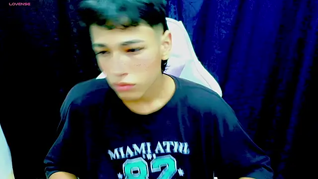 Snapshot of Im_david02 chatting on 11/01/25, 12:54 Im david02 online show from 11/01/25, 12:54