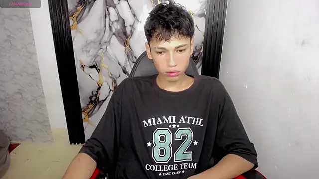 Im david02 online show from 12/19/25, 01:13