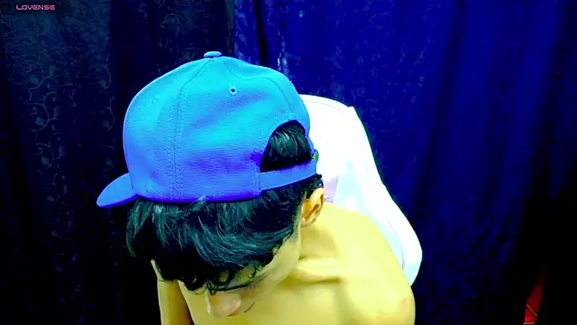 Snapshot of Im_david02 chatting on 11/10/25, 01:05 Im david02 online show from 11/10/25, 01:05