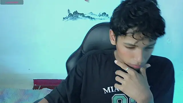 Snapshot of Im_david02 chatting on 10/20/25, 01:00 Im david02 online show from 10/20/25, 01:00