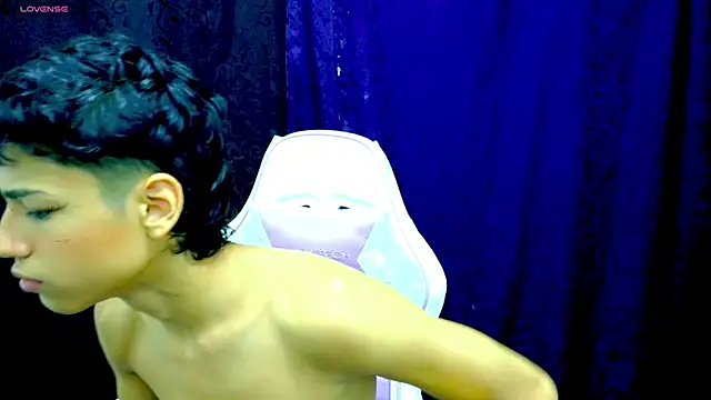 Snapshot of Im_david02 chatting on 11/11/25, 02:12 Im david02 online show from 11/11/25, 02:12