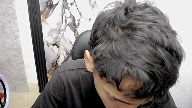 Snapshot of Im_david02 chatting on 11/29/25, 01:11 Im david02 online show from 11/29/25, 01:11