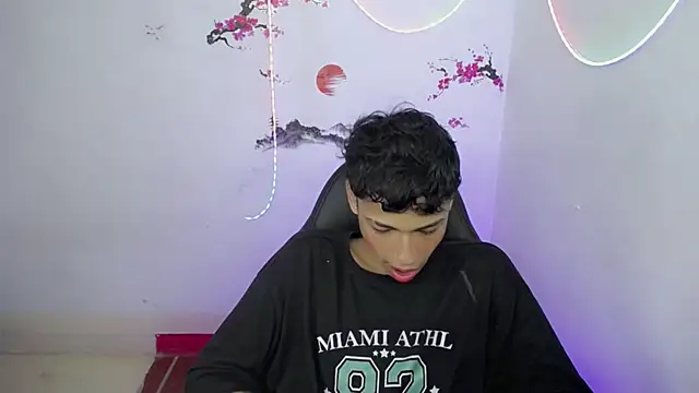 Snapshot of Im_david02 chatting on 11/15/25, 01:04 Im david02 online show from 11/15/25, 01:04