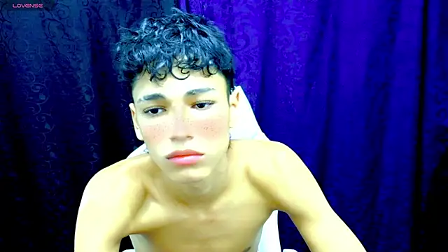 Snapshot of Im_david02 chatting on 11/12/25, 01:15 Im david02 online show from 11/12/25, 01:15