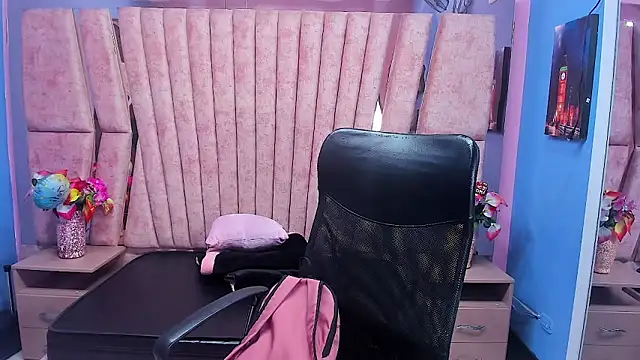 sarah sweett  online show from 02/11/26, 02:50