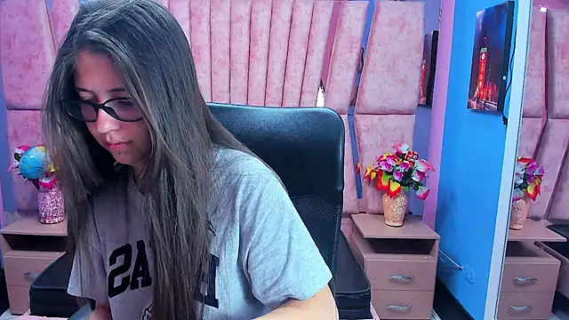 sarah sweett  online show from 02/14/26, 03:01