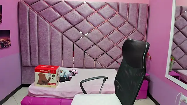 sarah sweett  online show from 04/14/26, 02:55